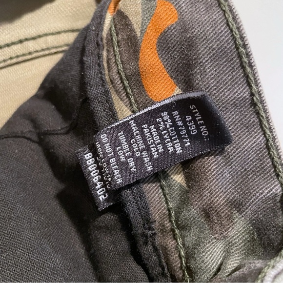 Jordan Craig Travis Cargo Shorts in Woodland - Picture 8 of 12